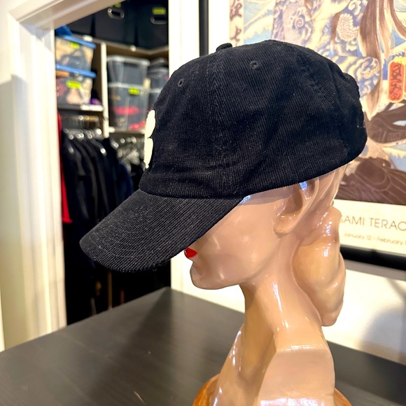 White Shamrock baseball cap (black corduroy) - Picture 2 of 4